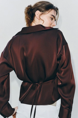 Атласная блузка с поясом- Заказать в России