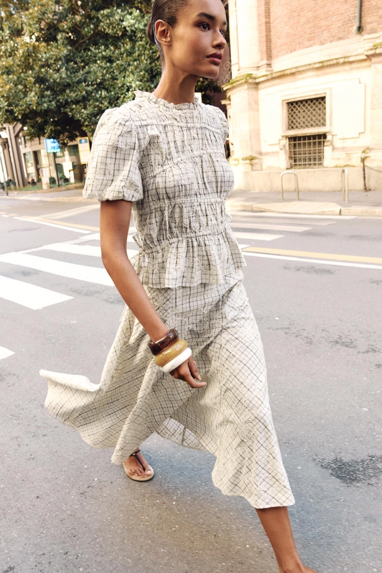 Юбка в клетку с вышивкой и бантами