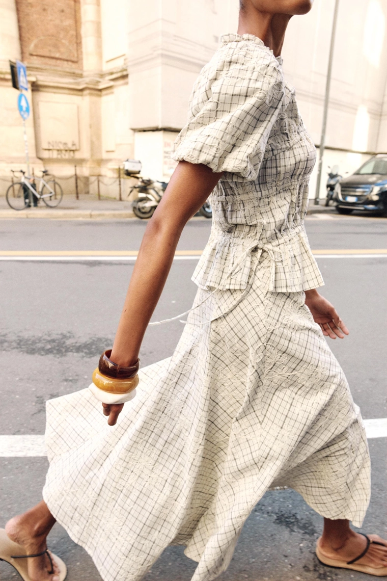 Юбка в клетку с вышивкой и бантами