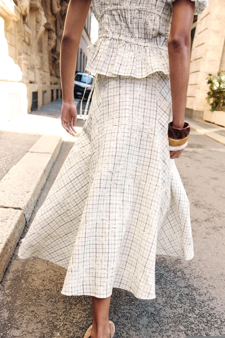 Юбка в клетку с вышивкой и бантами