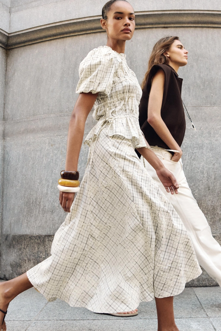 Юбка в клетку с вышивкой и бантами