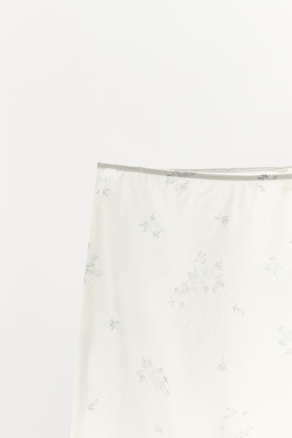 НЕЙЛОНОВАЯ ЮБКА С ЦВЕТОЧНЫМ ПРИНТОМ