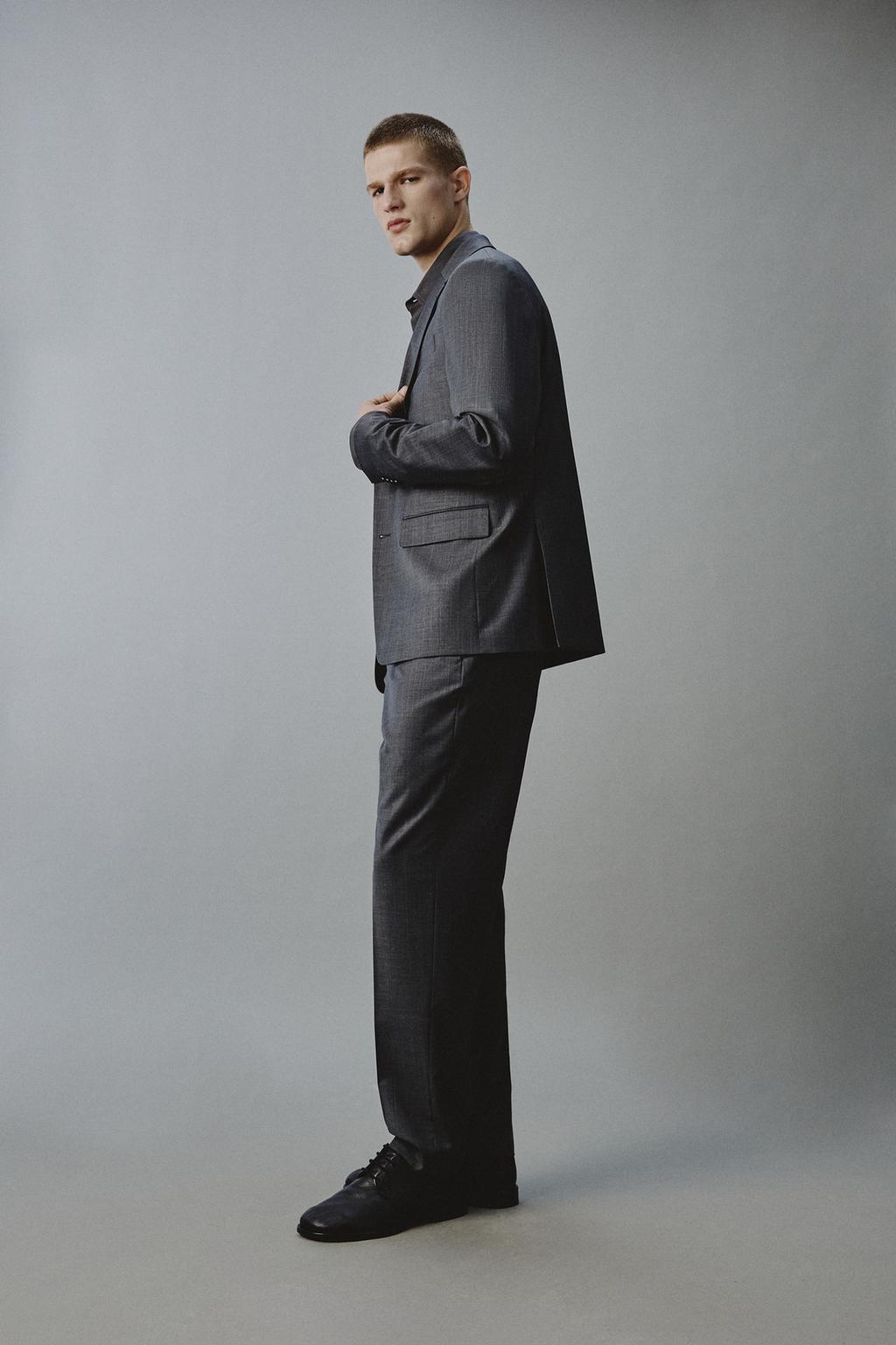 БЛЕЙЗЕР КЛАССИЧЕСКОГО КРОЯ В ПОЛОСКУ