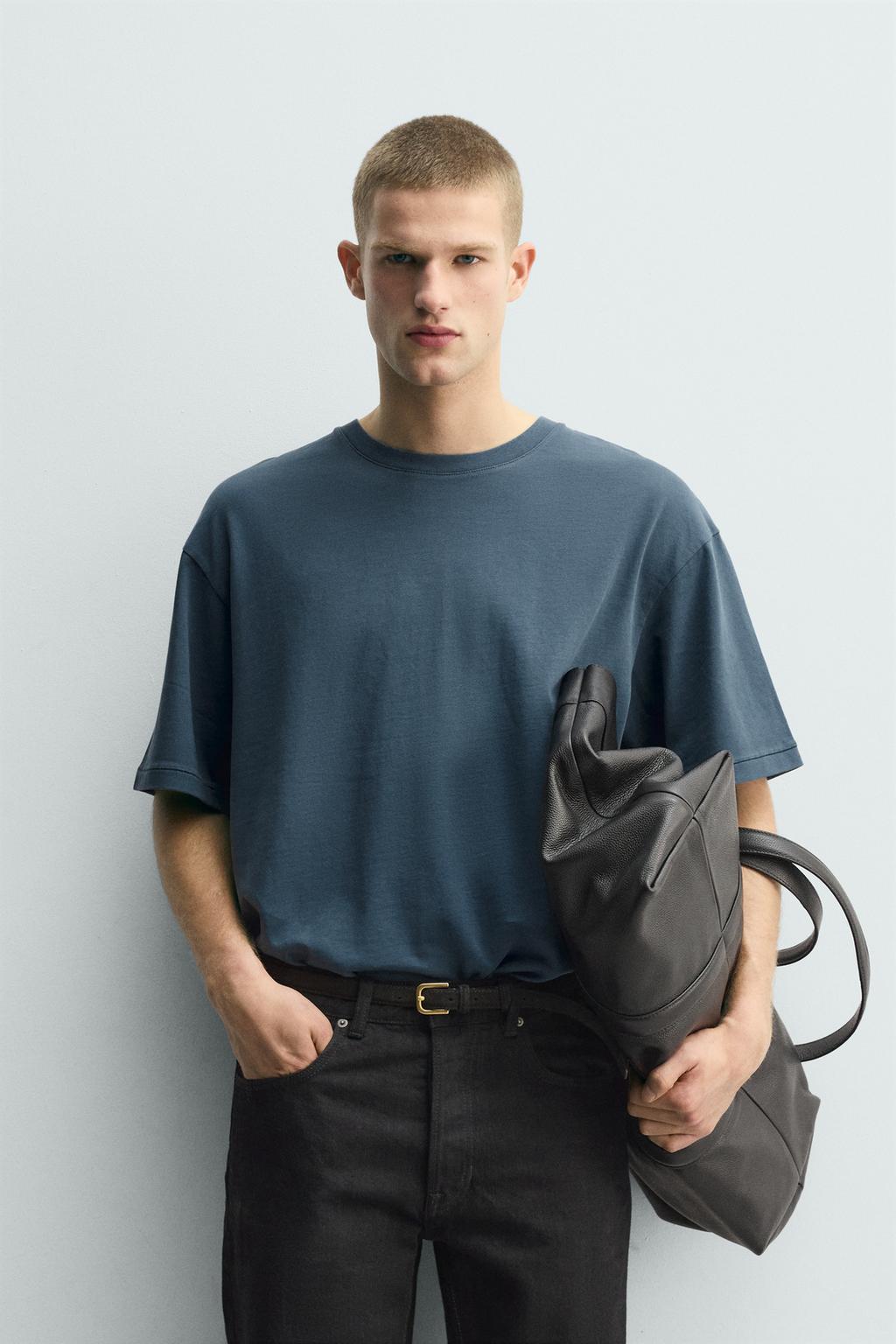 ФУТБОЛКА СВОБОДНОГО КРОЯ С НАШИВКОЙ