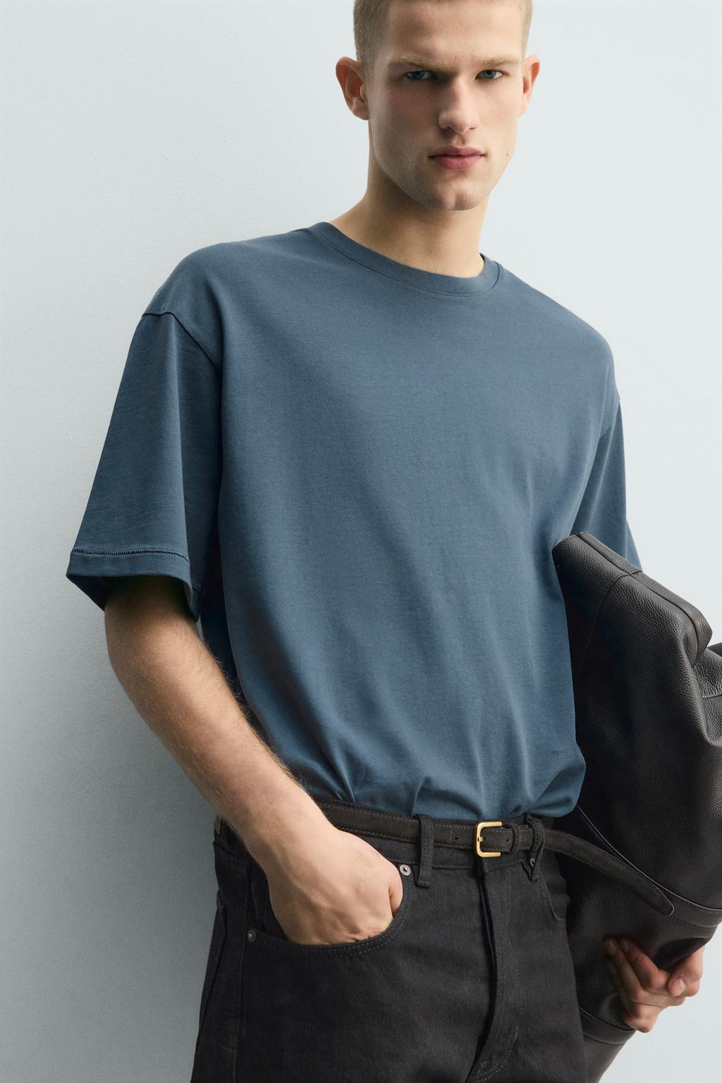 ФУТБОЛКА СВОБОДНОГО КРОЯ С НАШИВКОЙ