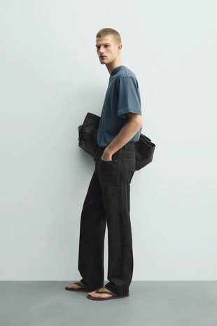 Футболка свободного кроя с нашивкой- Заказать в России