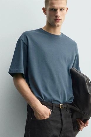 Футболка свободного кроя с нашивкой- Заказать в России