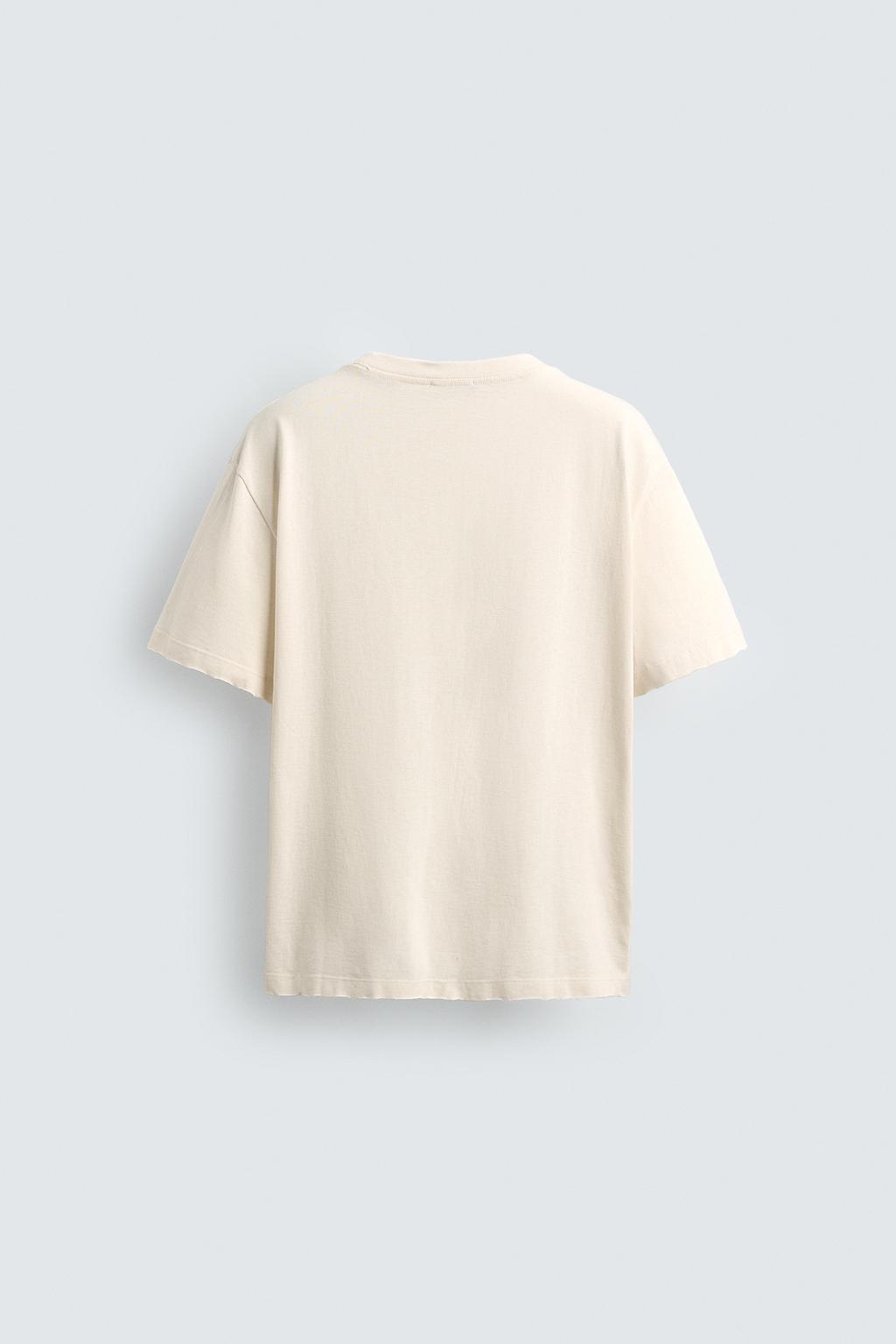 ФУТБОЛКА ИЗ ТКАНИ С ЭФФЕКТОМ ПОТЕРТОСТИ И ПРИНТОМ