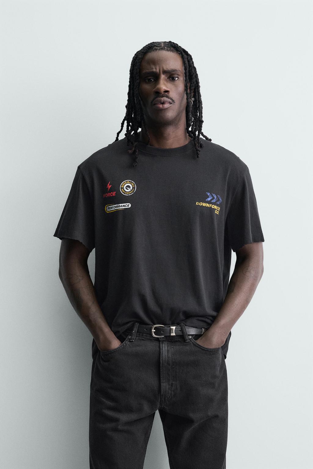 ФУТБОЛКА ИЗ ТКАНИ С ЭФФЕКТОМ ПОТЕРТОСТИ И ПРИНТОМ