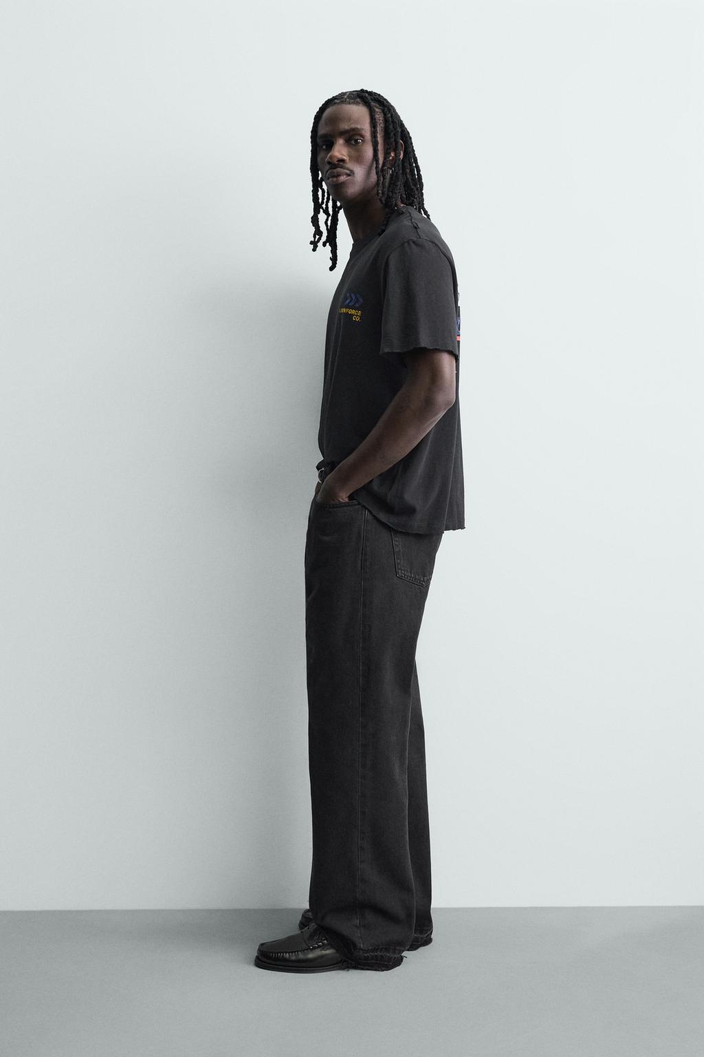 ФУТБОЛКА ИЗ ТКАНИ С ЭФФЕКТОМ ПОТЕРТОСТИ И ПРИНТОМ