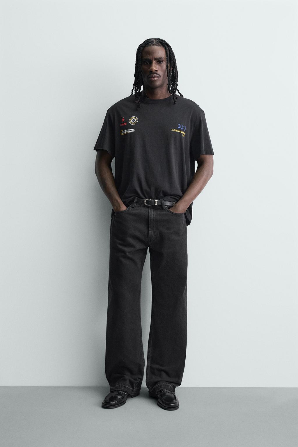 ФУТБОЛКА ИЗ ТКАНИ С ЭФФЕКТОМ ПОТЕРТОСТИ И ПРИНТОМ