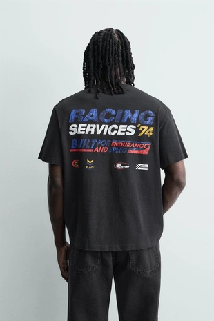 Футболка из ткани с эффектом потертости и принтом- Заказать в России