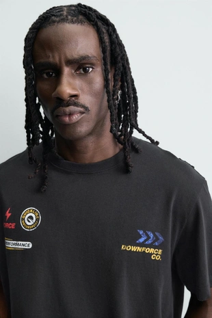 Футболка из ткани с эффектом потертости и принтом- Заказать в России