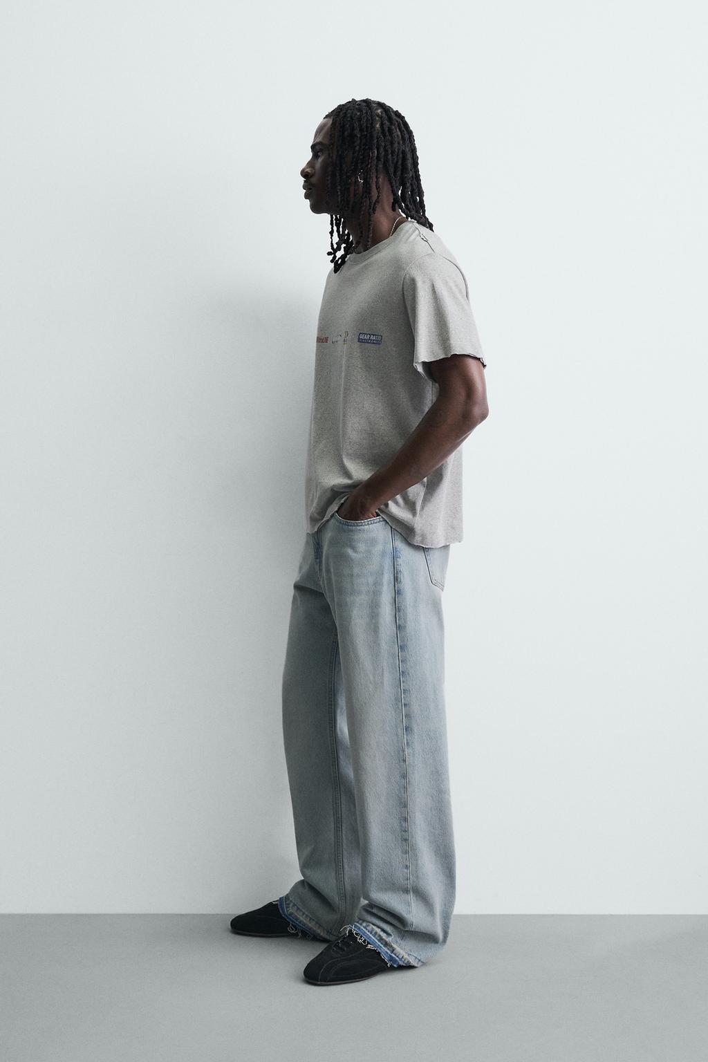 ФУТБОЛКА ИЗ ТКАНИ С ЭФФЕКТОМ ПОТЕРТОСТИ И ПРИНТОМ