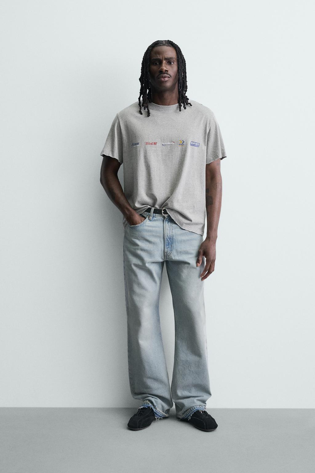 ФУТБОЛКА ИЗ ТКАНИ С ЭФФЕКТОМ ПОТЕРТОСТИ И ПРИНТОМ