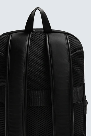 Рюкзак из высокотехнологичной ткани с карманами- Заказать в России