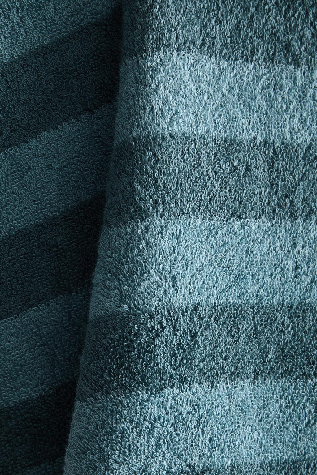 Детский пляжный пончо с акулой