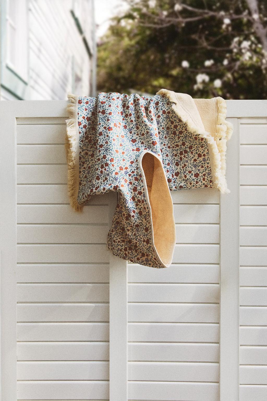 Детский пляжный пончо с цветочным узором