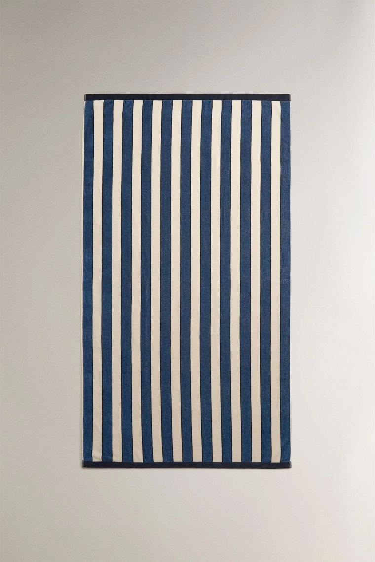 Полосатое махровое пляжное полотенце