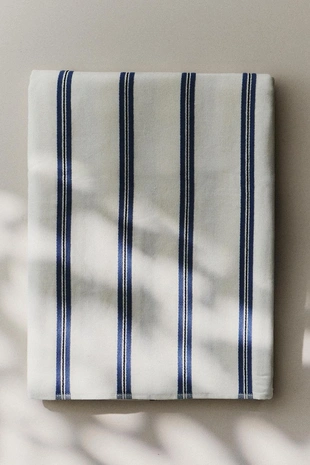 Пляжное полотенце из велюра с тонкой полосой- Заказать в России