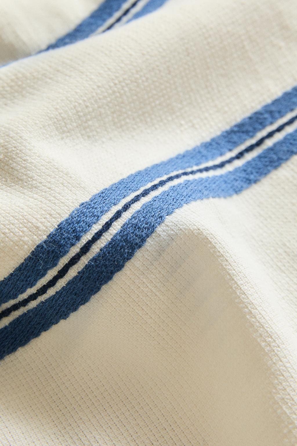 Пляжное полотенце из велюра с тонкой полосой