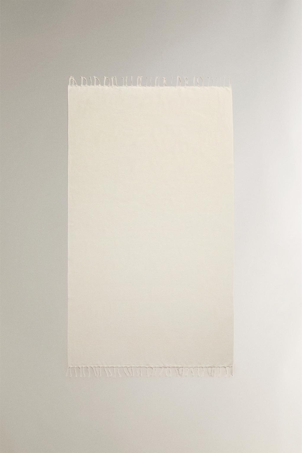 Хлопковое пляжное полотенце с бахромой