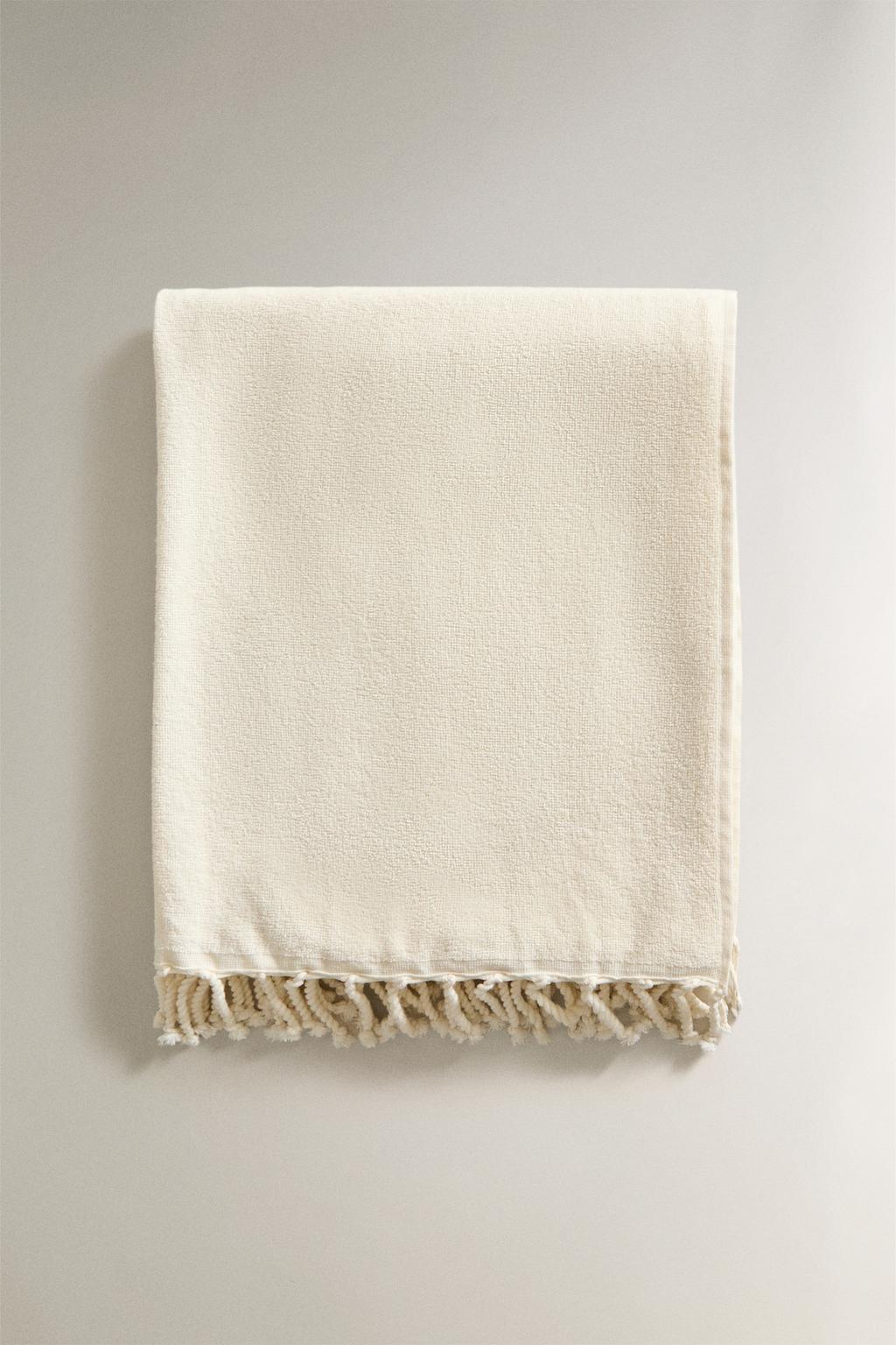 Хлопковое пляжное полотенце с бахромой