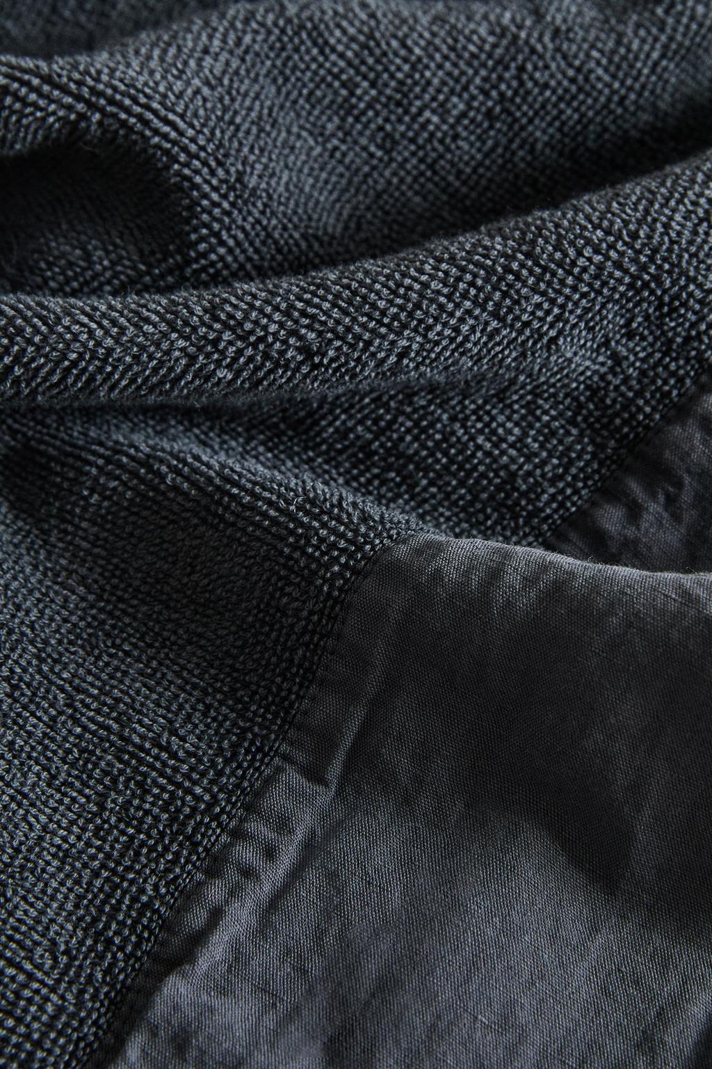 Пляжное полотенце с контрастными текстурами