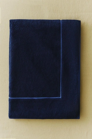 Пляжное полотенце с однотонной отделкой- Заказать в России