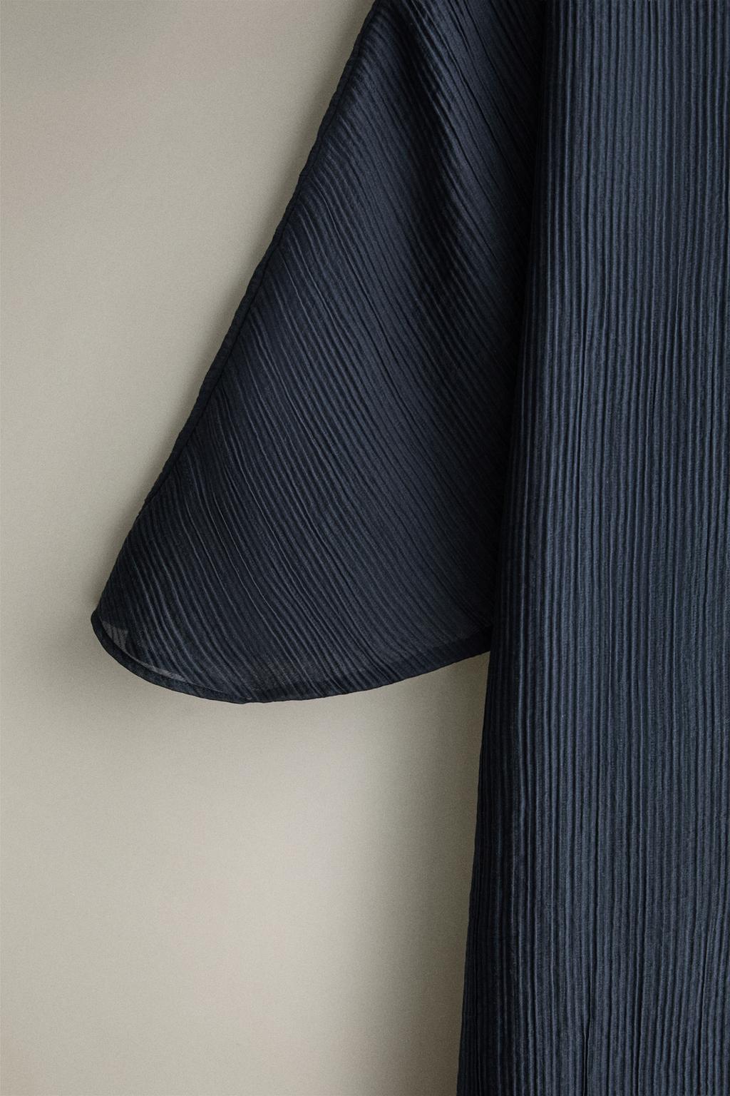 Платье для пляжа с плавным силуэтом