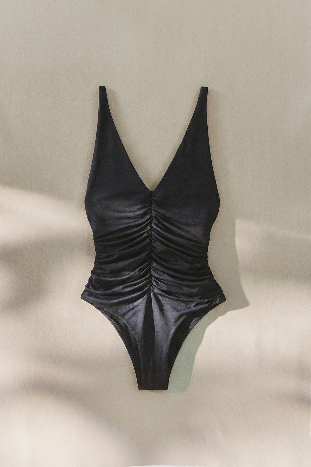 Купальник для пляжа с оборками