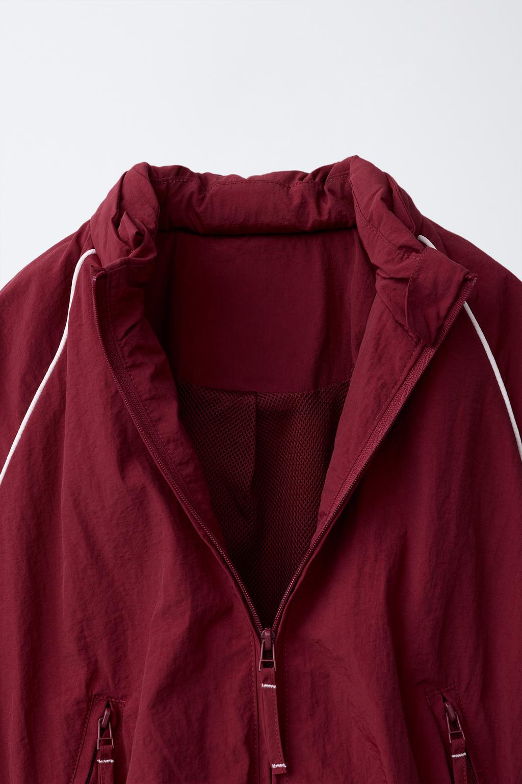 СПОРТИВНАЯ КУРТКА С КОНТРАСТНЫМИ ДЕТАЛЯМИ