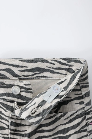 Джинсы  с принтом «зебра»- Заказать в России