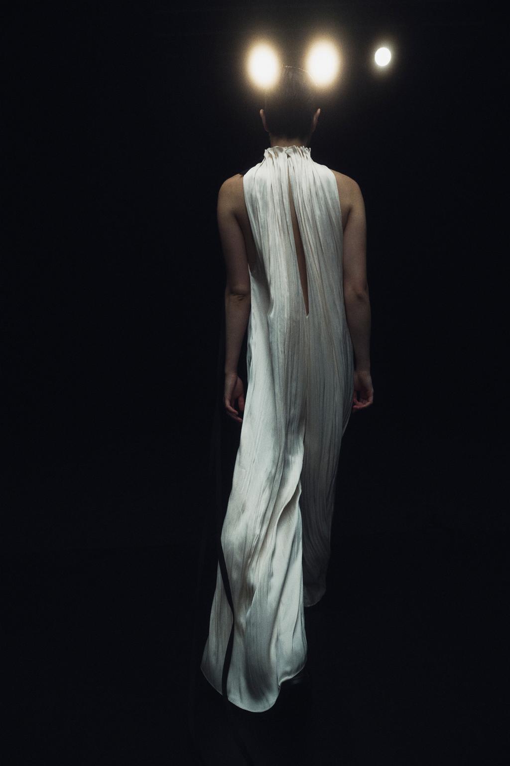 АТЛАСНЫЙ КОМБИНЕЗОН С БАНТОМ — коллекция Zara «ZW»