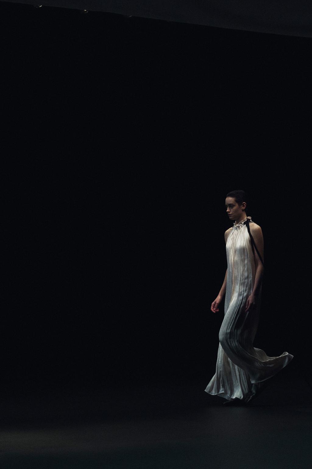 АТЛАСНЫЙ КОМБИНЕЗОН С БАНТОМ — коллекция Zara «ZW»