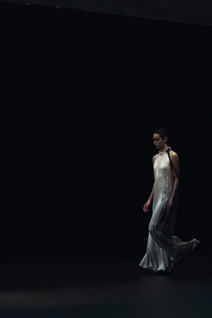 Атласный комбинезон с бантом — коллекция Zara «Zw»- Заказать в России