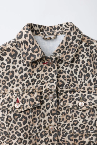 Джинсовая куртка с анималистическим принтом- Заказать в России