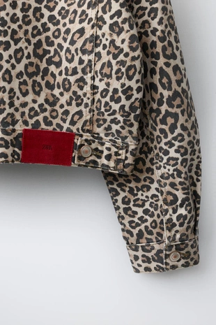 Джинсовая куртка с анималистическим принтом- Заказать в России