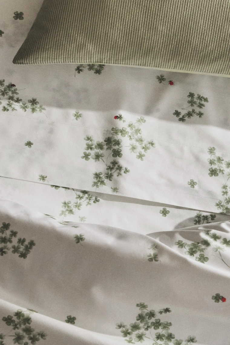 Простыня из хлопка с узором клевера и божьей коровки