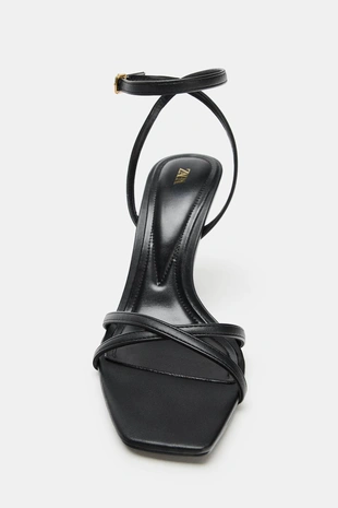 Босоножки на каблуке с перекрещивающимися ремешками- Заказать в России