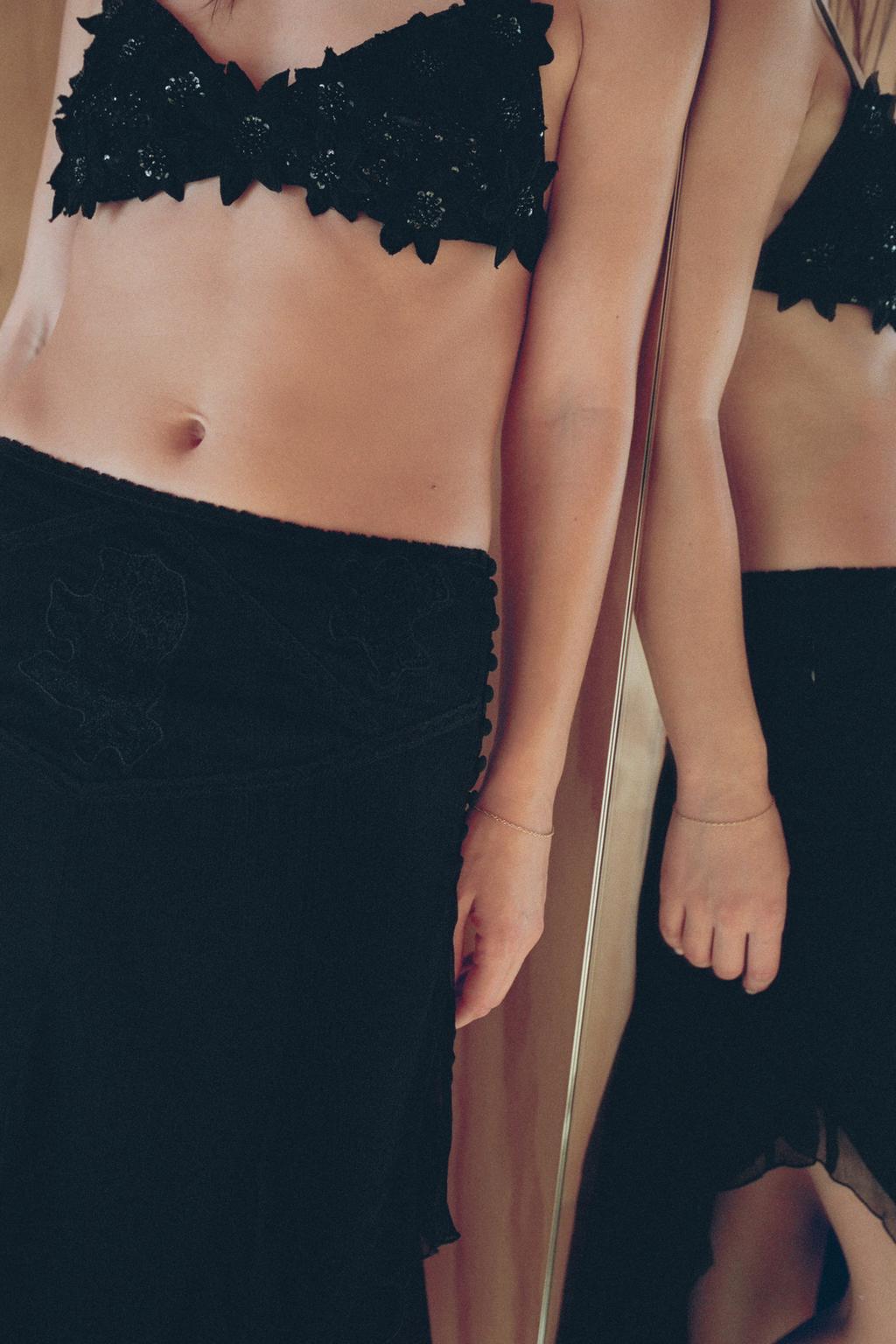 БРАЛЕТТ С ЦВЕТОЧНЫМ РЕЛЬЕФОМ И БИСЕРОМ