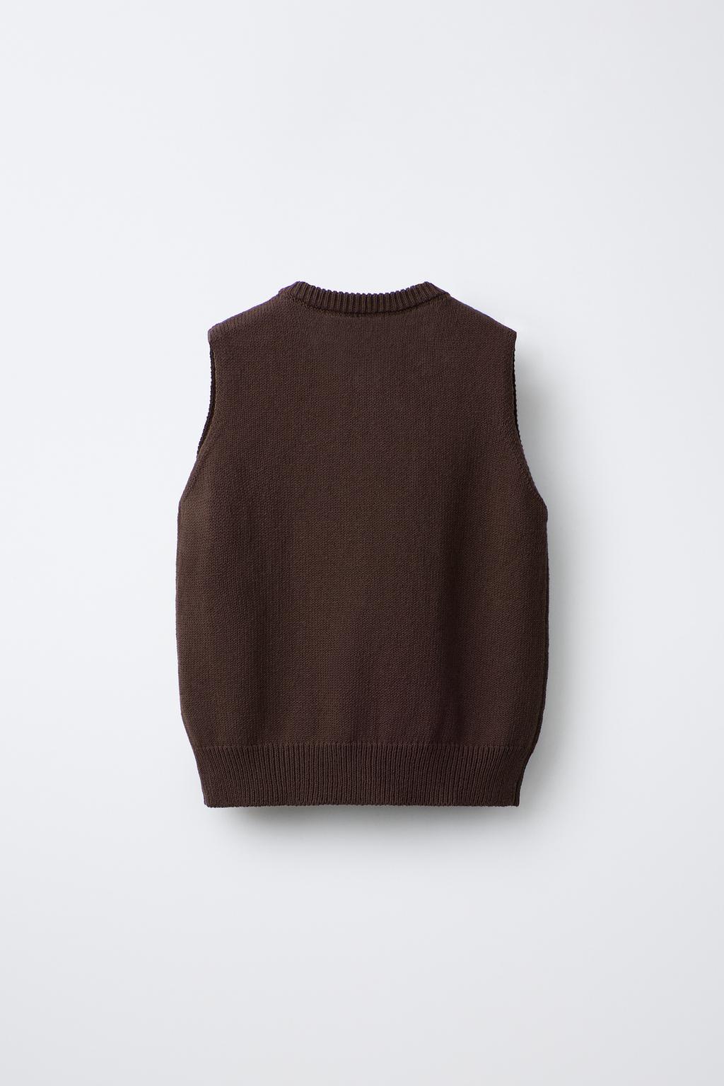 ТРИКОТАЖНЫЙ ЖИЛЕТ С ПУГОВИЦАМИ