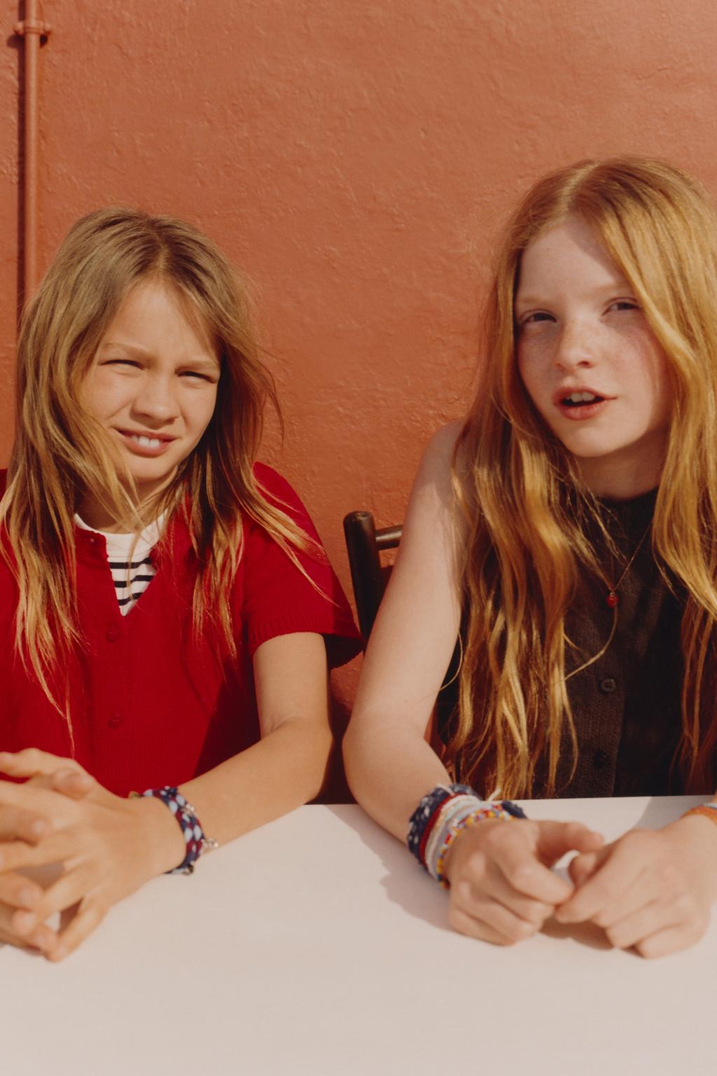 ТРИКОТАЖНЫЙ ЖИЛЕТ С ПУГОВИЦАМИ