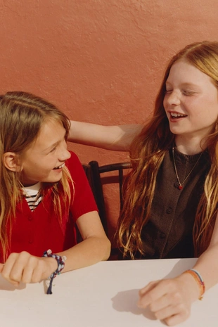 Трикотажный жилет с пуговицами- Заказать в России