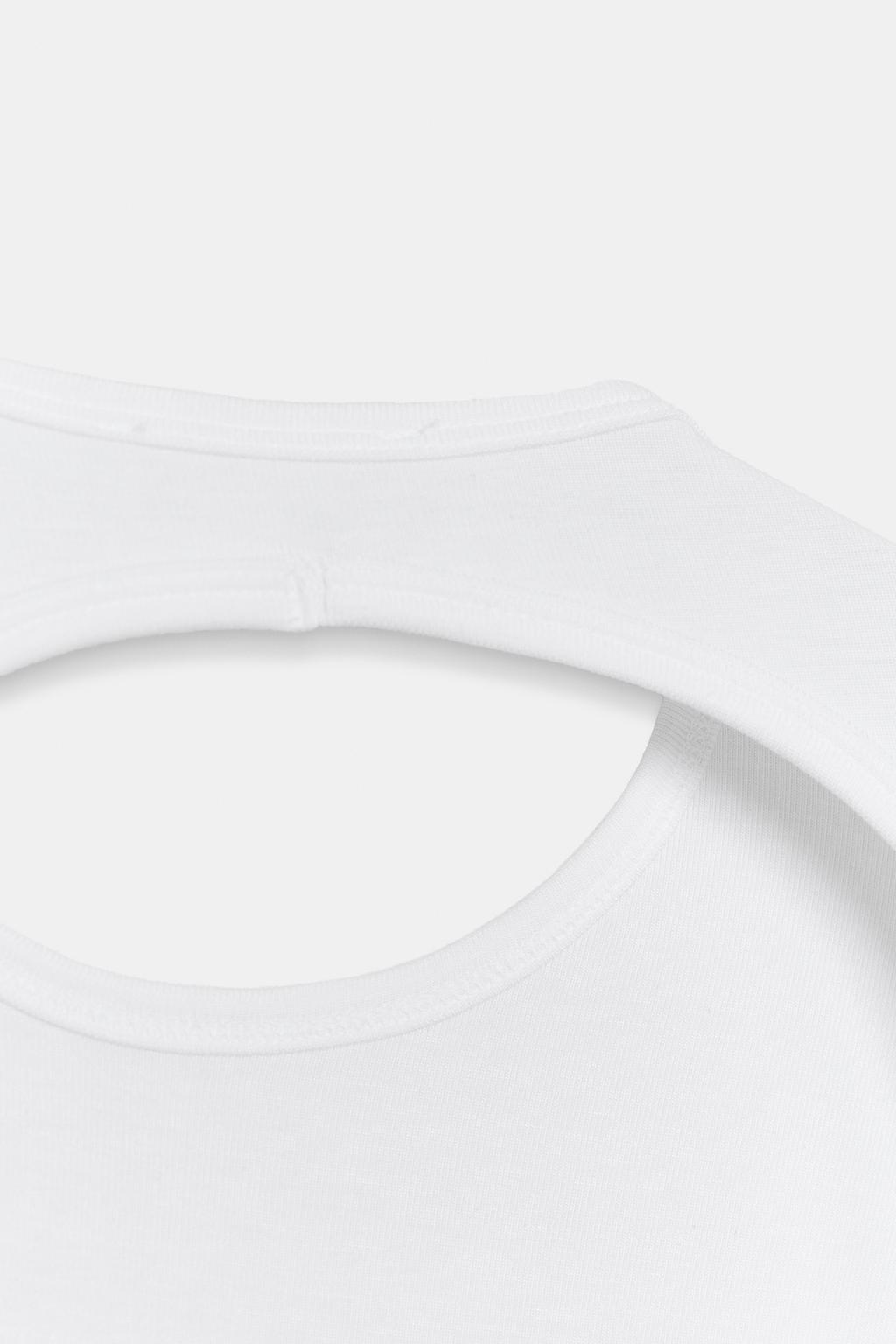 ФУТБОЛКА С ВЫРЕЗОМ СЗАДИ