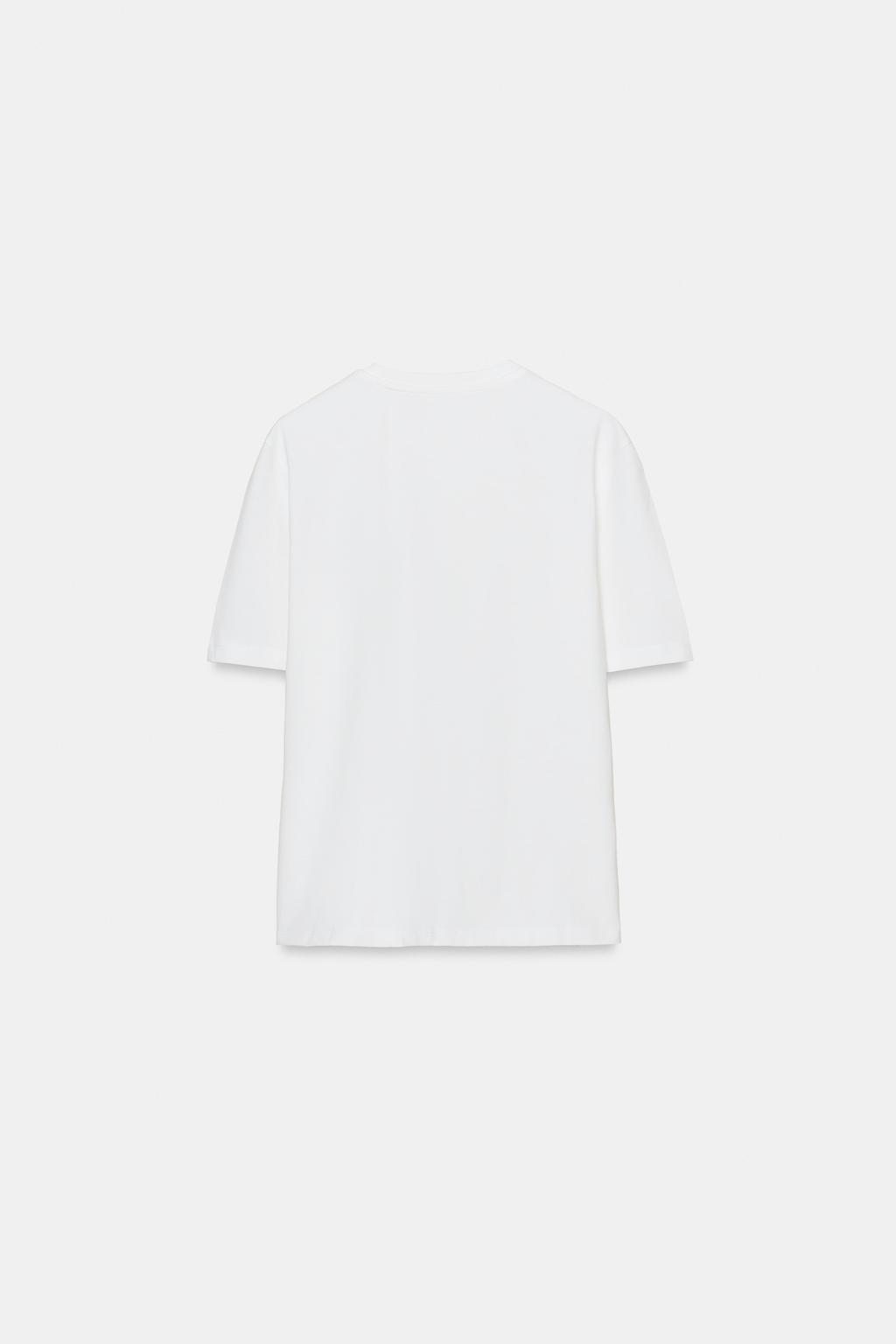 ФУТБОЛКА С ОБЪЕМНЫМ ЦВЕТОЧНЫМ ДЕКОРОМ