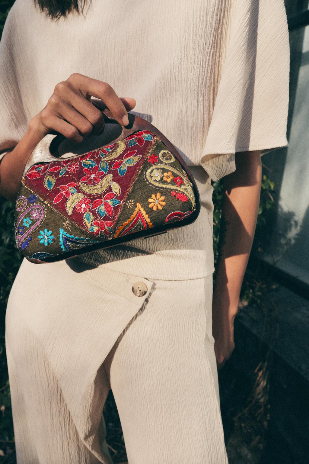 СУМКА-КОРОБОЧКА С ДЕРЕВЯННЫМИ ДЕТАЛЯМИ И ВЫШИВКОЙ