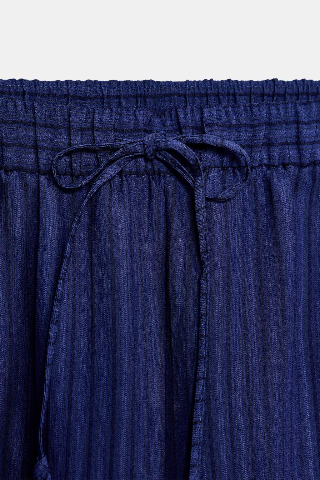 БРЮКИ В ПИЖАМНОМ СТИЛЕ С ТЕКСТУРОЙ — коллекция Zara «ZW»