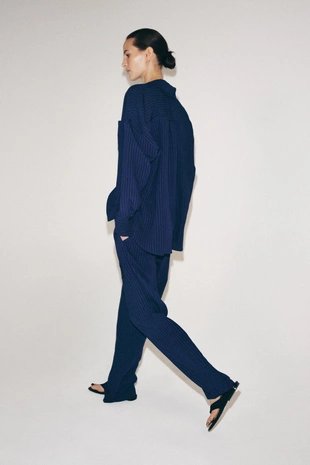 Брюки в пижамном стиле с текстурой — коллекция Zara «Zw»- Заказать в России