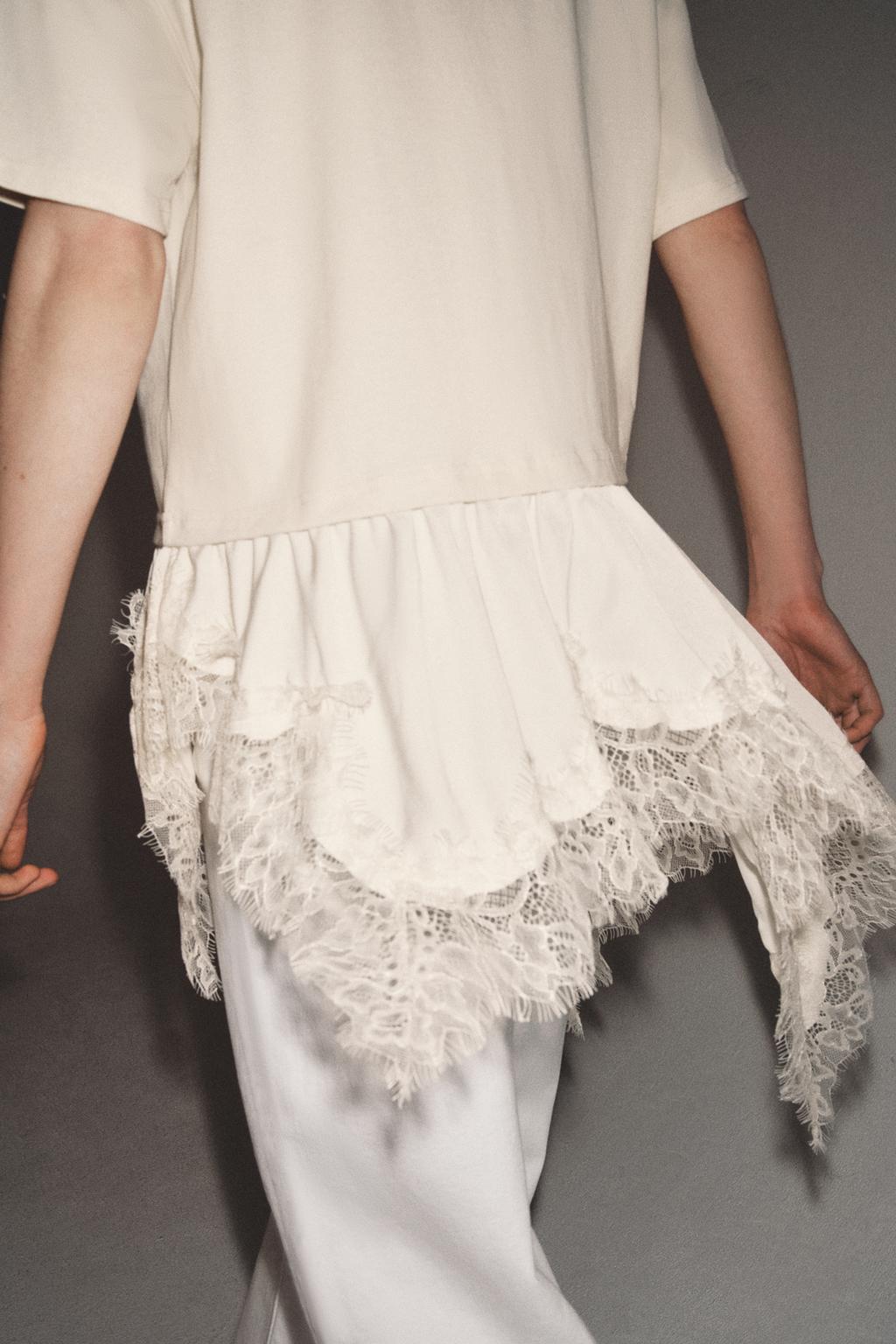 КОМБИНИРОВАННАЯ ФУТБОЛКА С КРУЖЕВОМ